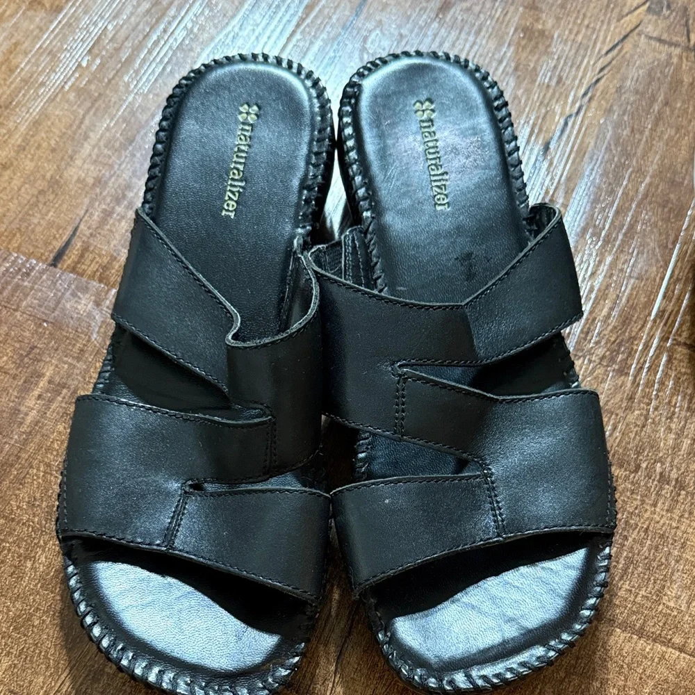 Naturalizer black leather sandals 8.5. - Picture 1 of 5